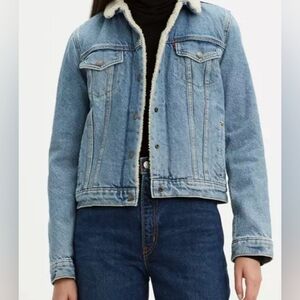 Women's Levi's Original Sherpa Trucker Jean Jacket  Classic Blue Denim Size XS